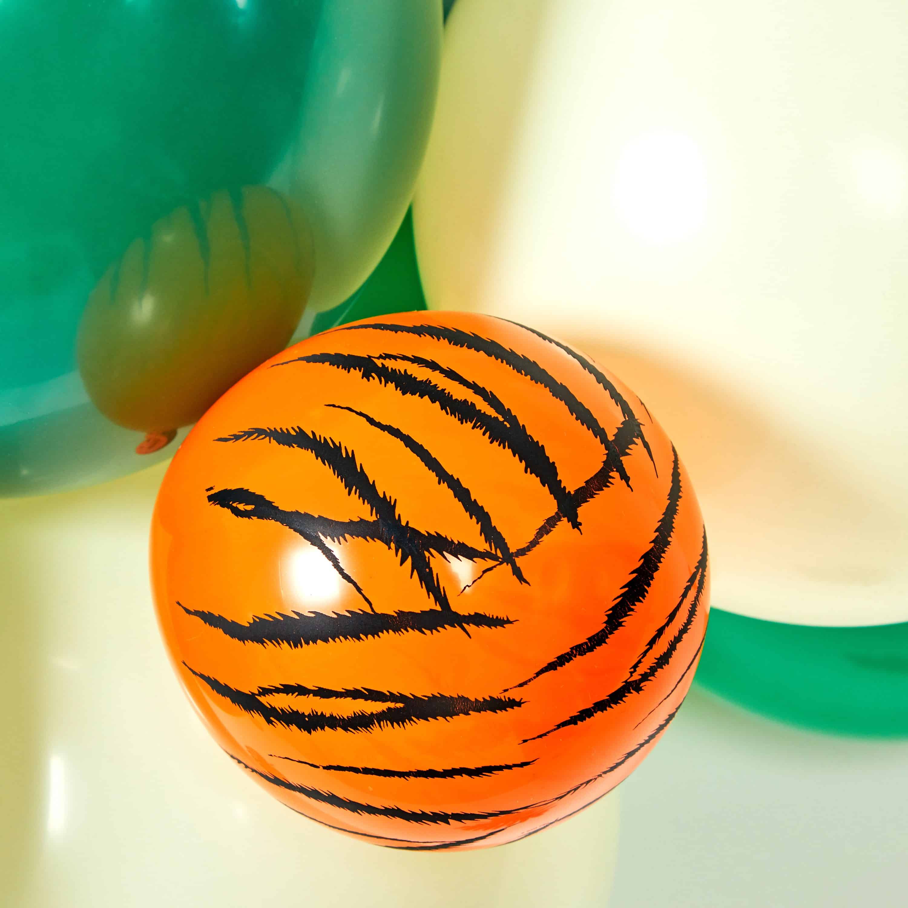 Jungle Balloon Garland.jpg Jungle Balloon Cake topper detail