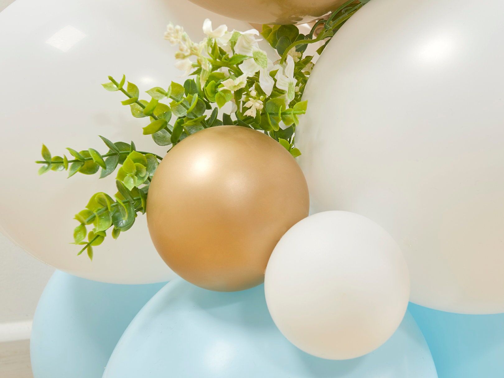 Bunny Blue Balloon Sculptures.jpg Balloon Details