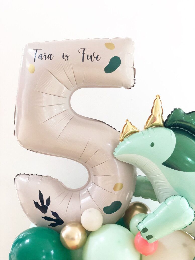 DIY Triceratops Balloon Sculpture