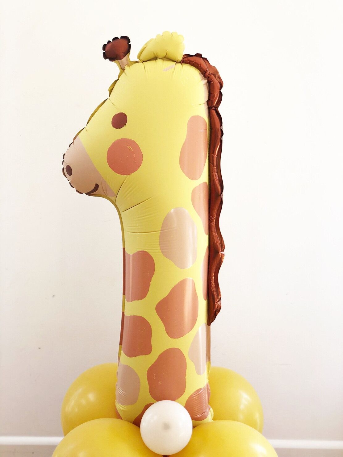 DIY 1st Birthday Giraffe Balloon Sculpture DIY 1st Birthday Giraffe Balloon Sculpture