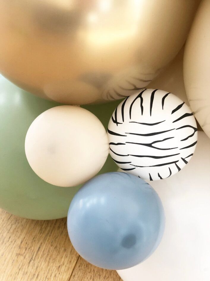DIY Cute Zebra Balloon Sculpture DIY Cute Zebra Balloon Sculpture