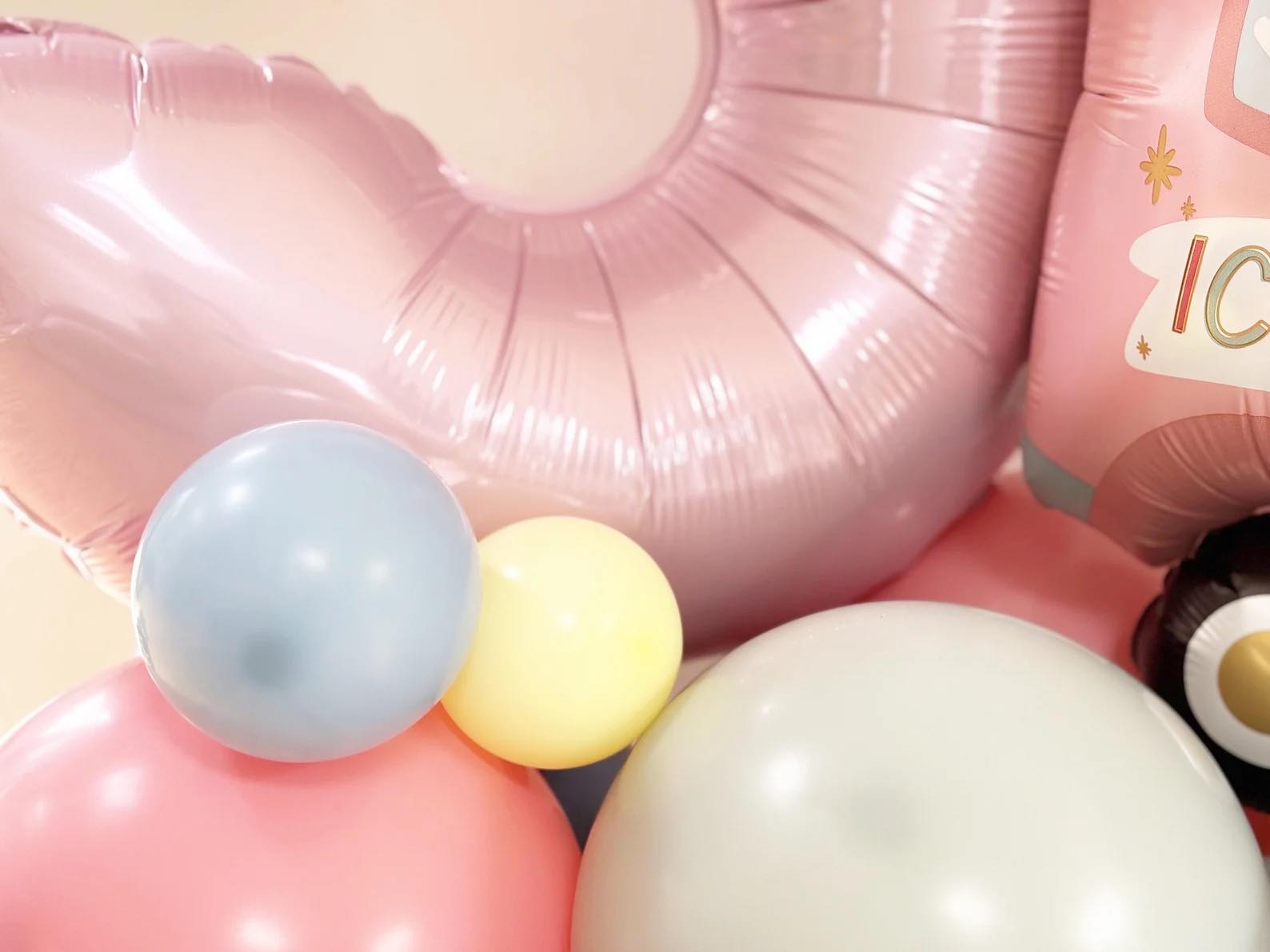 Ice Cream Truck Balloon Sculpture