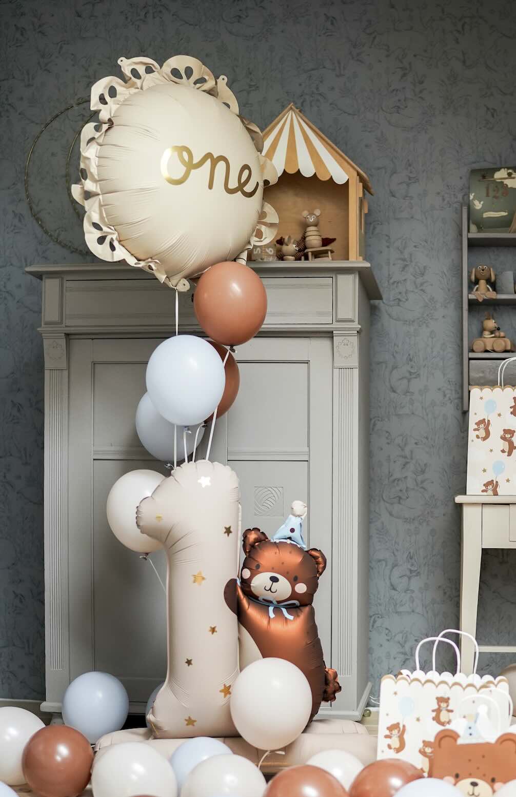 One Foil Balloon with Ruffle