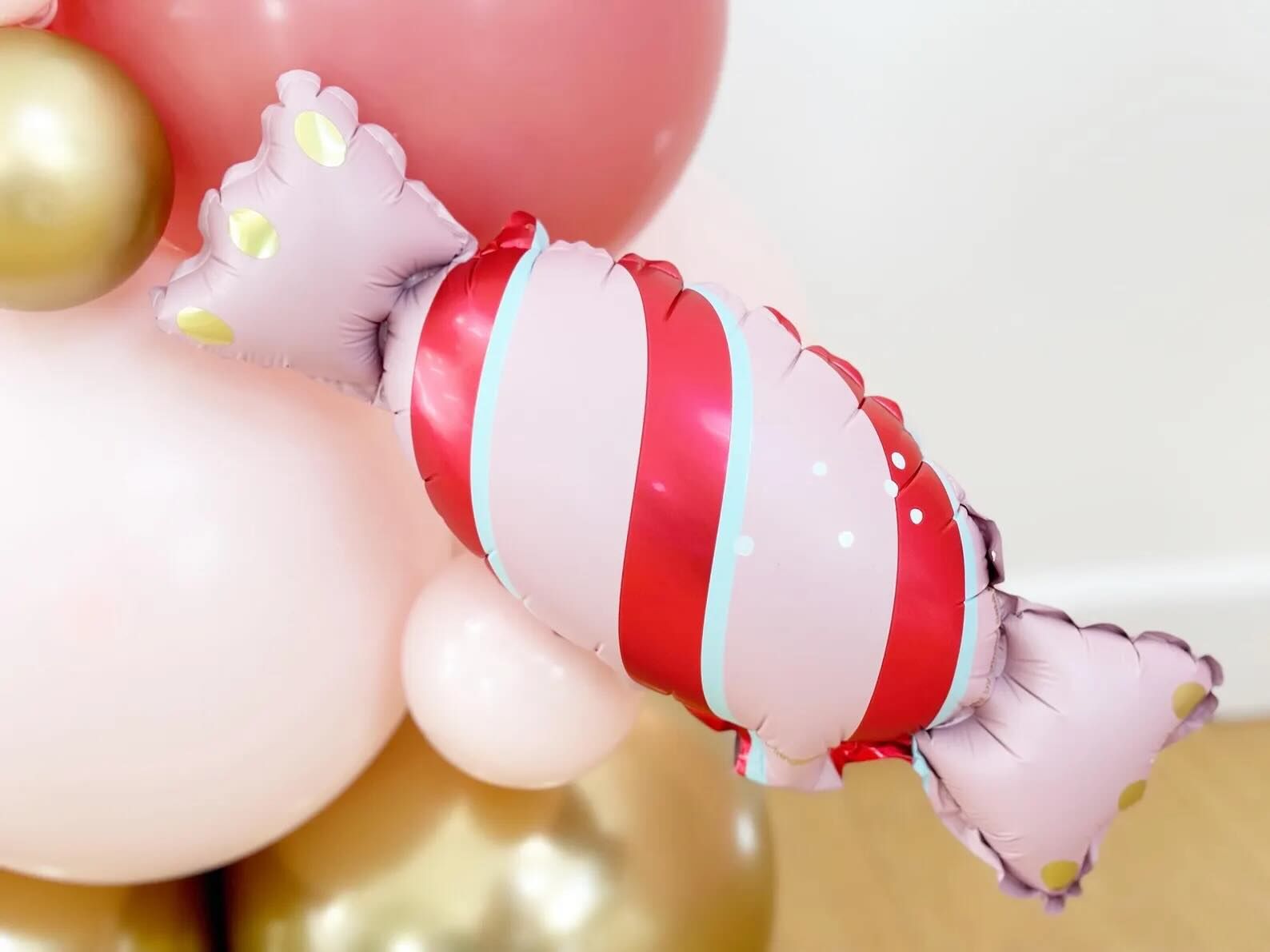 Gingerbread Man Balloon Sculpture