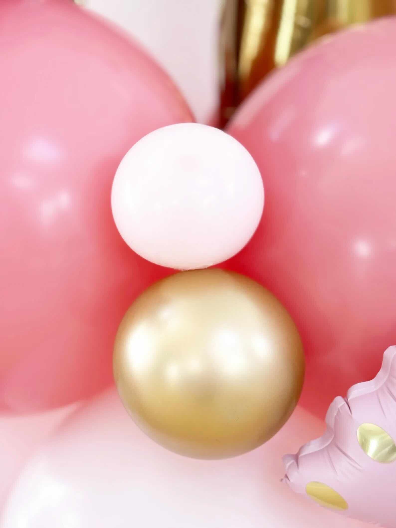 Gingerbread Man Balloon Sculpture