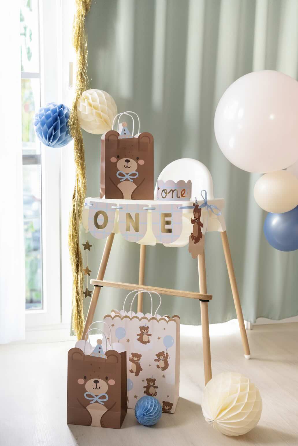 This lovely set featuring a banner and a crown offer a delightful and versatile way to add a touch of cuteness and charm to your baby first birthday.