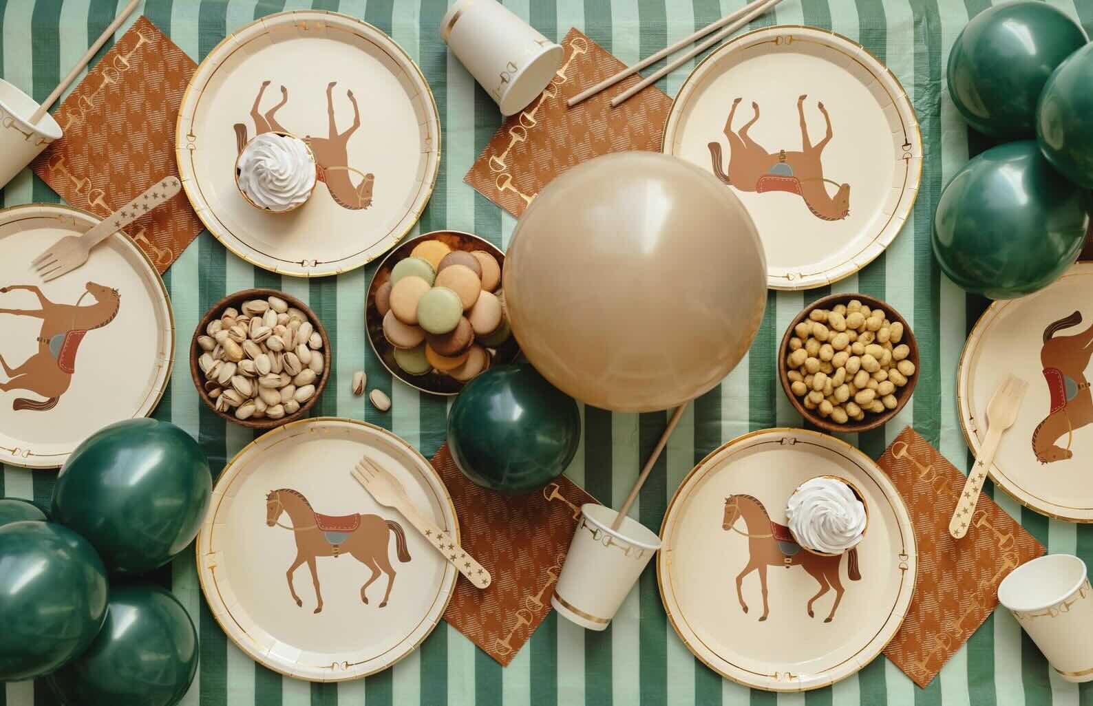 Green Horse Stirrups Synthetic Table Cover