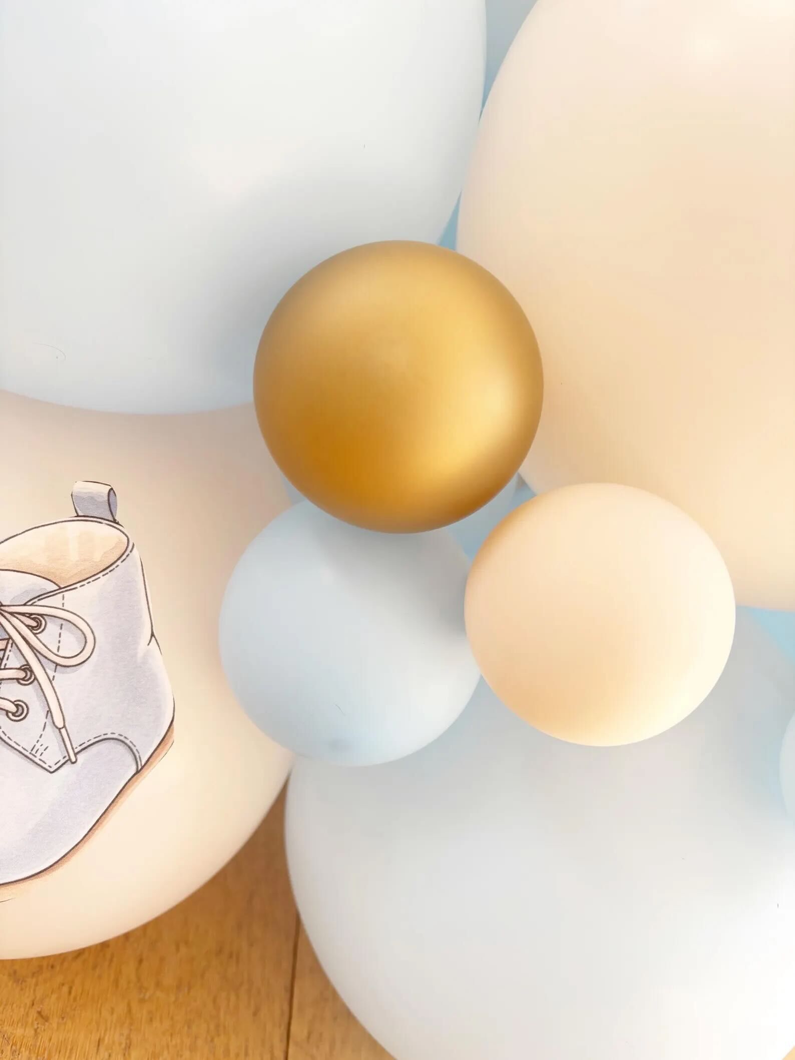 DIY Teddy Bear 1st Birthday Balloon Sculpture