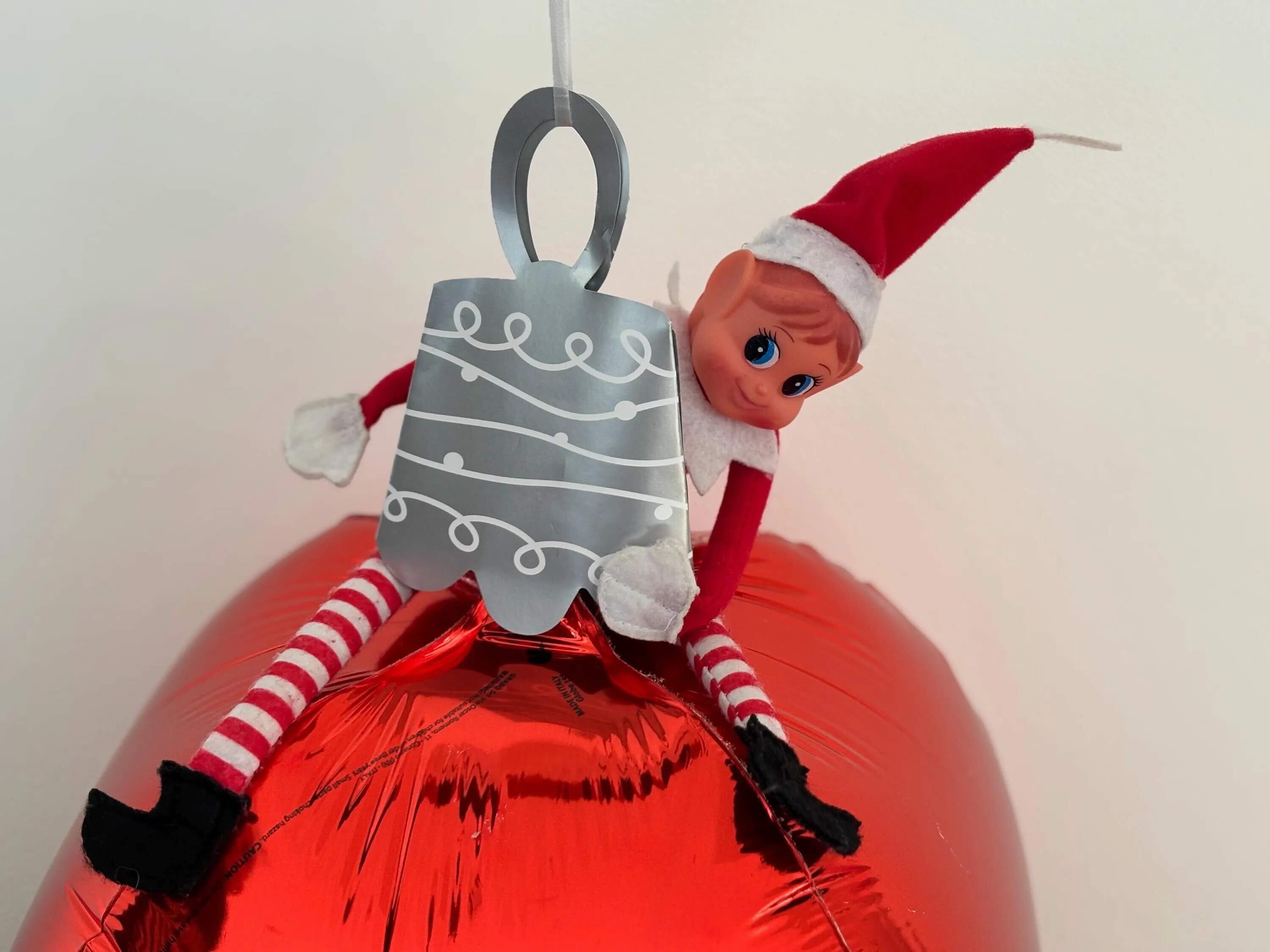 Elf Arrival Balloon Bauble Set